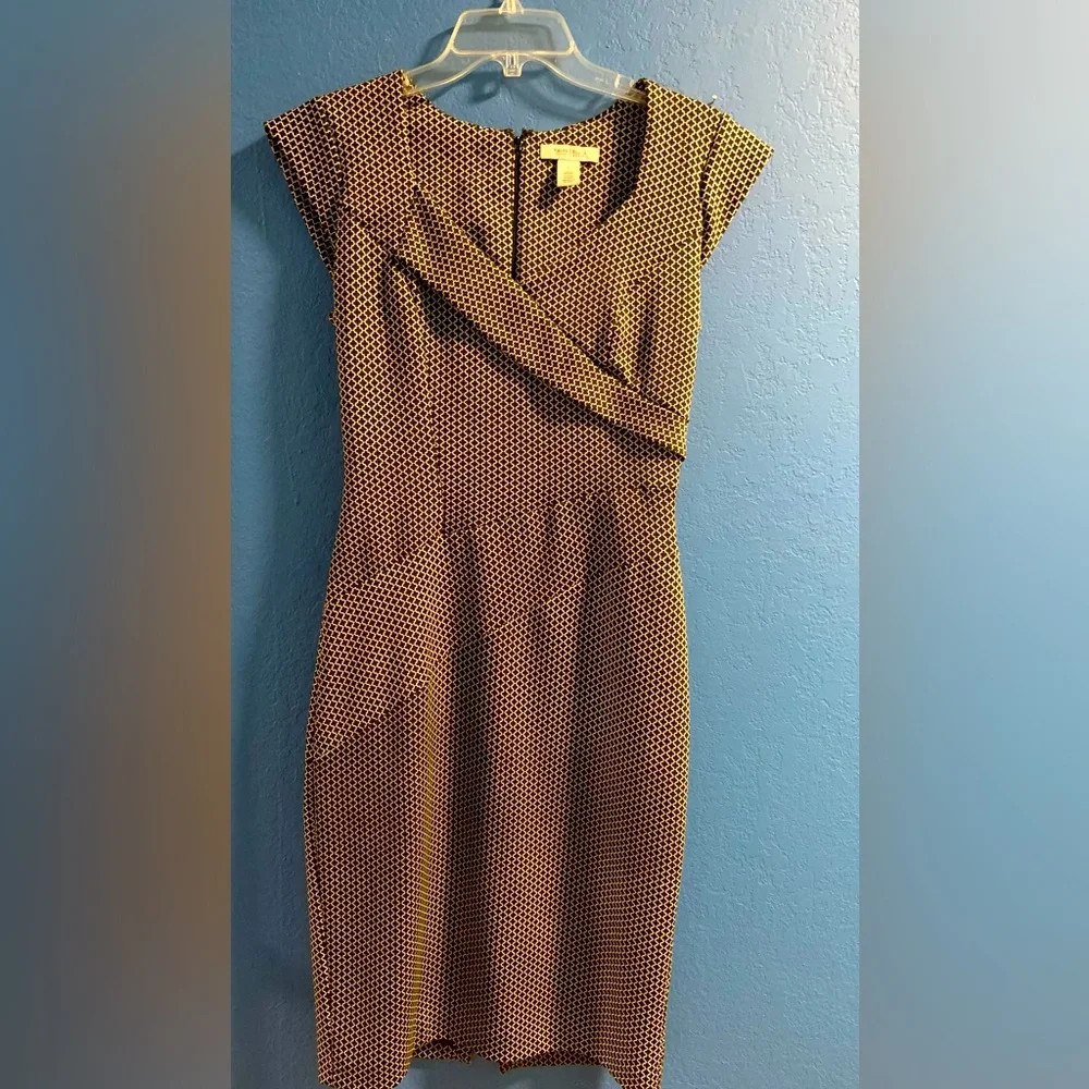 White House Black Market Quatrefoil Geo Slimming Sheath Dress Size 6 - Picture 8 of 14